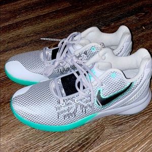 Nike Kylie Flytrap II Size 9